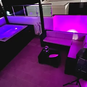 https://magnificent-pent-house-w-jacuzzi.greaterantilleshotels.net