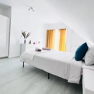 Apartment Mira New In Near Airport, Otopeni